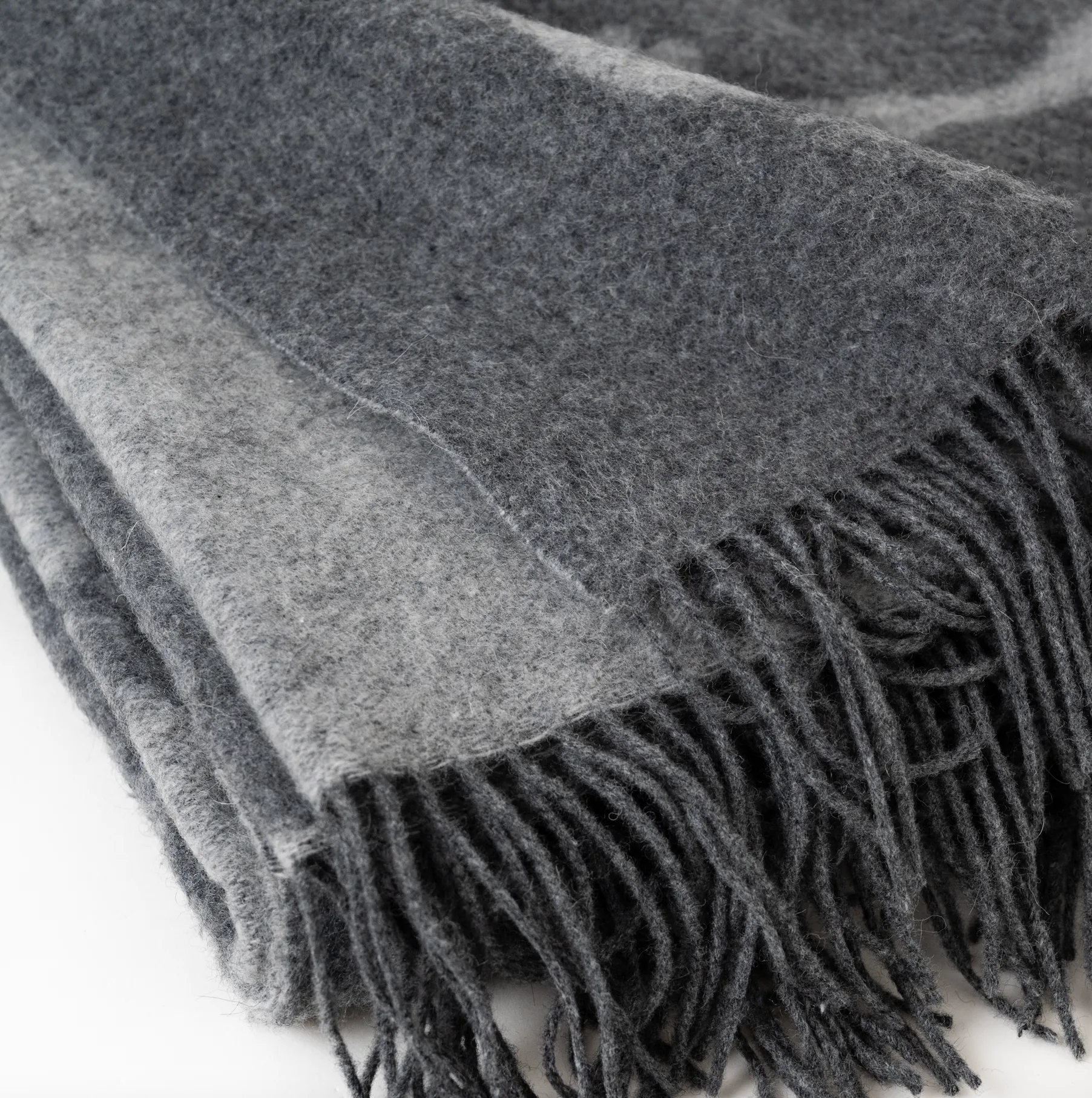 Cashmere Throw Dark grey & grey.