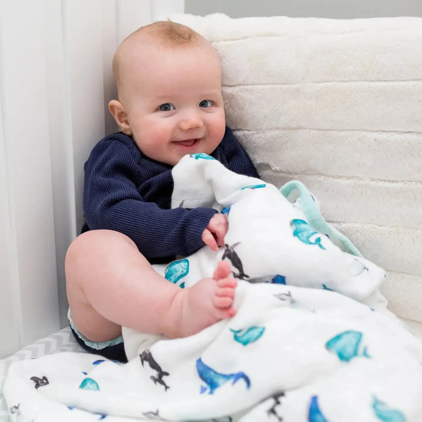 Deluxe Muslin Quilt - Whales | Lulujo