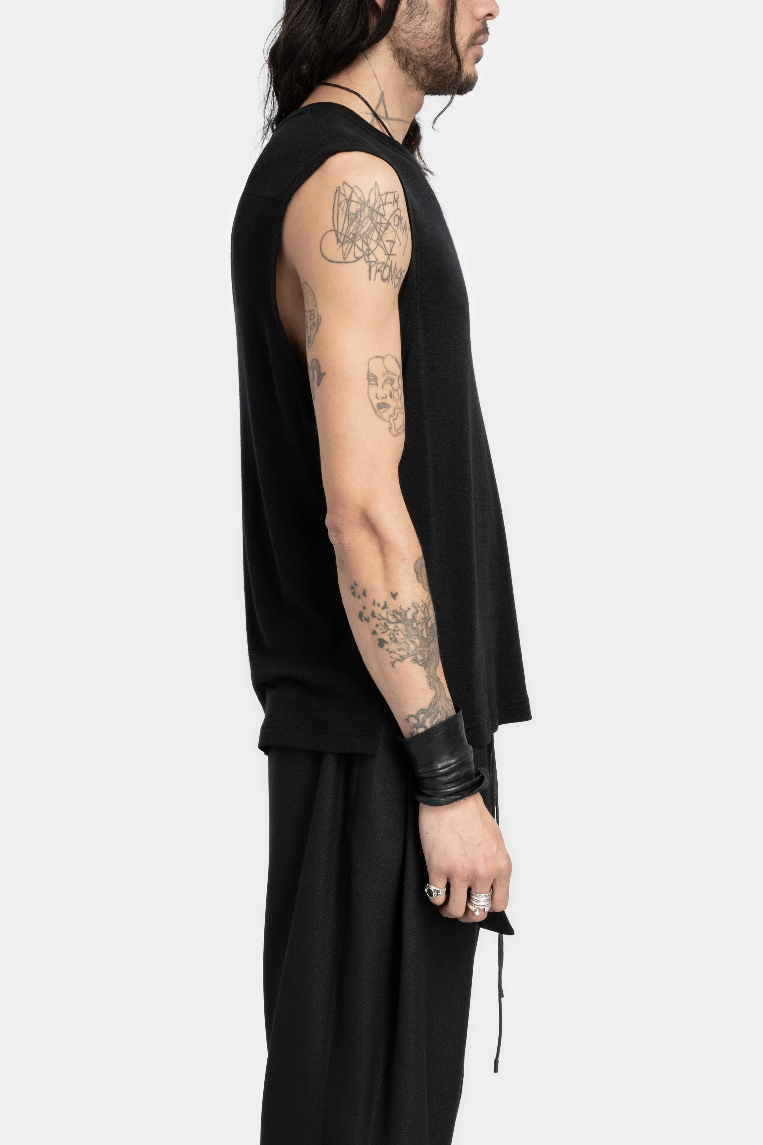 Sleeveless wool boxy T-Shirt